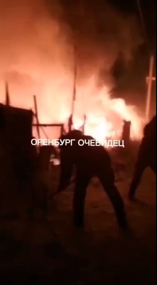 Под Оренбургом сгорел палаточный лагерь для "мобиков": в пожаре обвинили пьяных офицеров. Видео