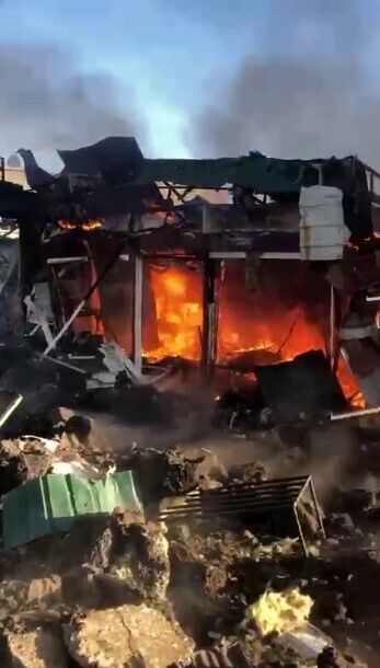 Войска РФ нанесли ракетный удар по поселку на Харьковщине: есть погибшие, много пострадавших. Фото и видео