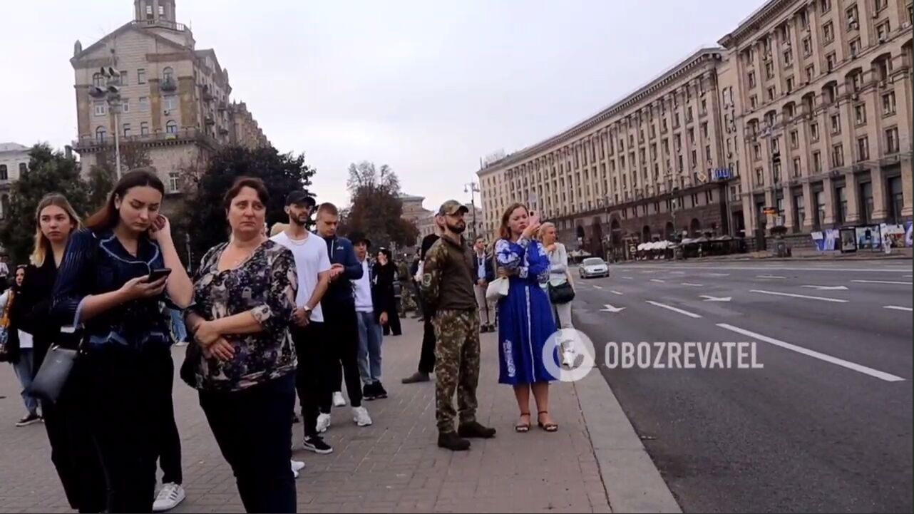 Киев остановился в 9 утра в память о погибших героях: фото и видео с Крещатика