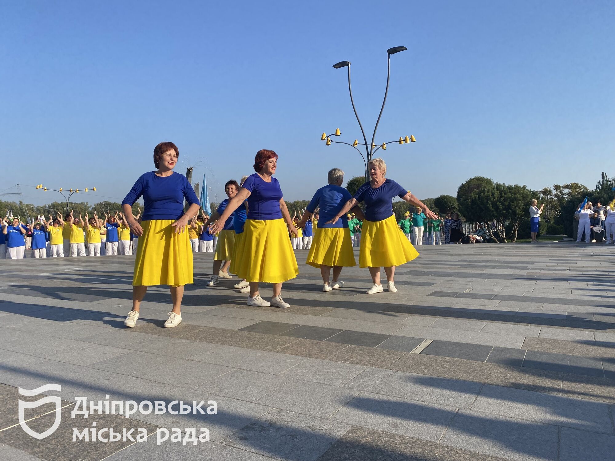 В Днепре состоялись показательные выступления участников проекта "Университет третьего возраста"