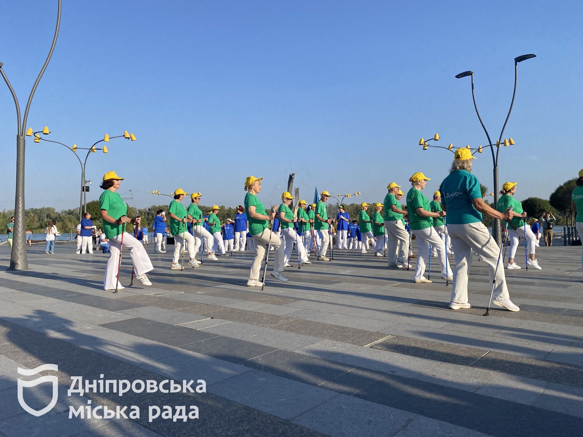 В Днепре состоялись показательные выступления участников проекта "Университет третьего возраста"