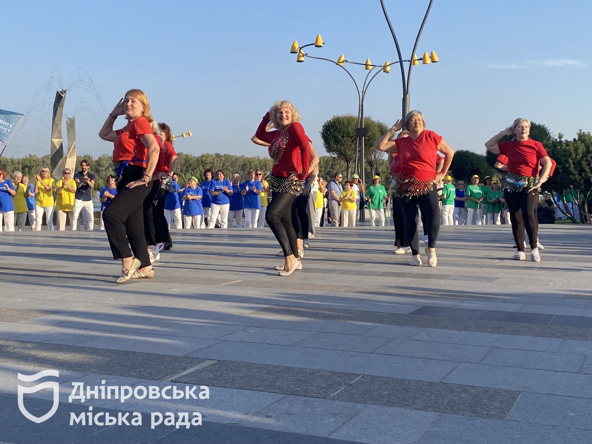 В Днепре состоялись показательные выступления участников проекта "Университет третьего возраста"