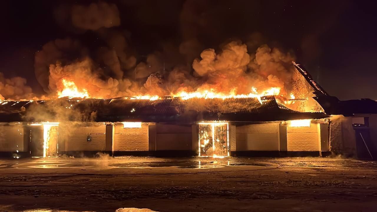 На Черкащині приліт після нічної атаки РФ: загорілися склади із зерном. Фото
