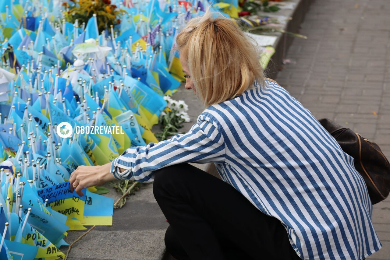 Киев остановился в 9 утра в память о погибших героях: фото и видео с Крещатика