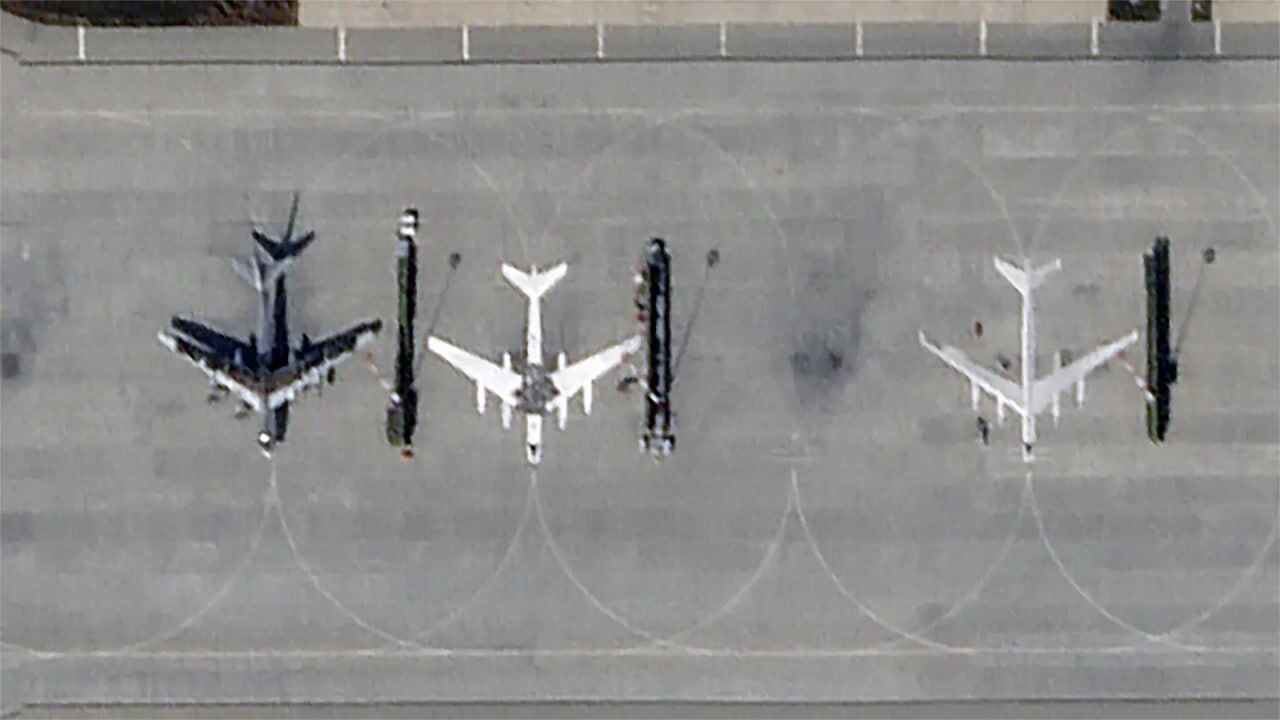 У РФ вирішили малювати літаки на стоянках аеродромів