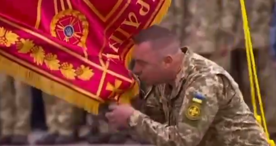 Символ чести, доблести и славы: бригада спецназначения "Богуна" получила свой флаг