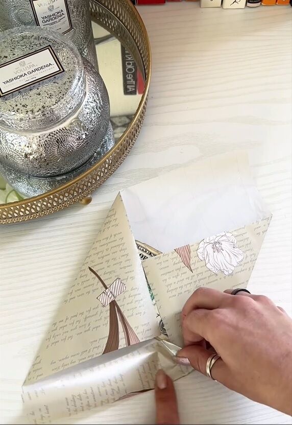Як зробити з паперу гарний подарунковий конверт: швидкий лайфхак