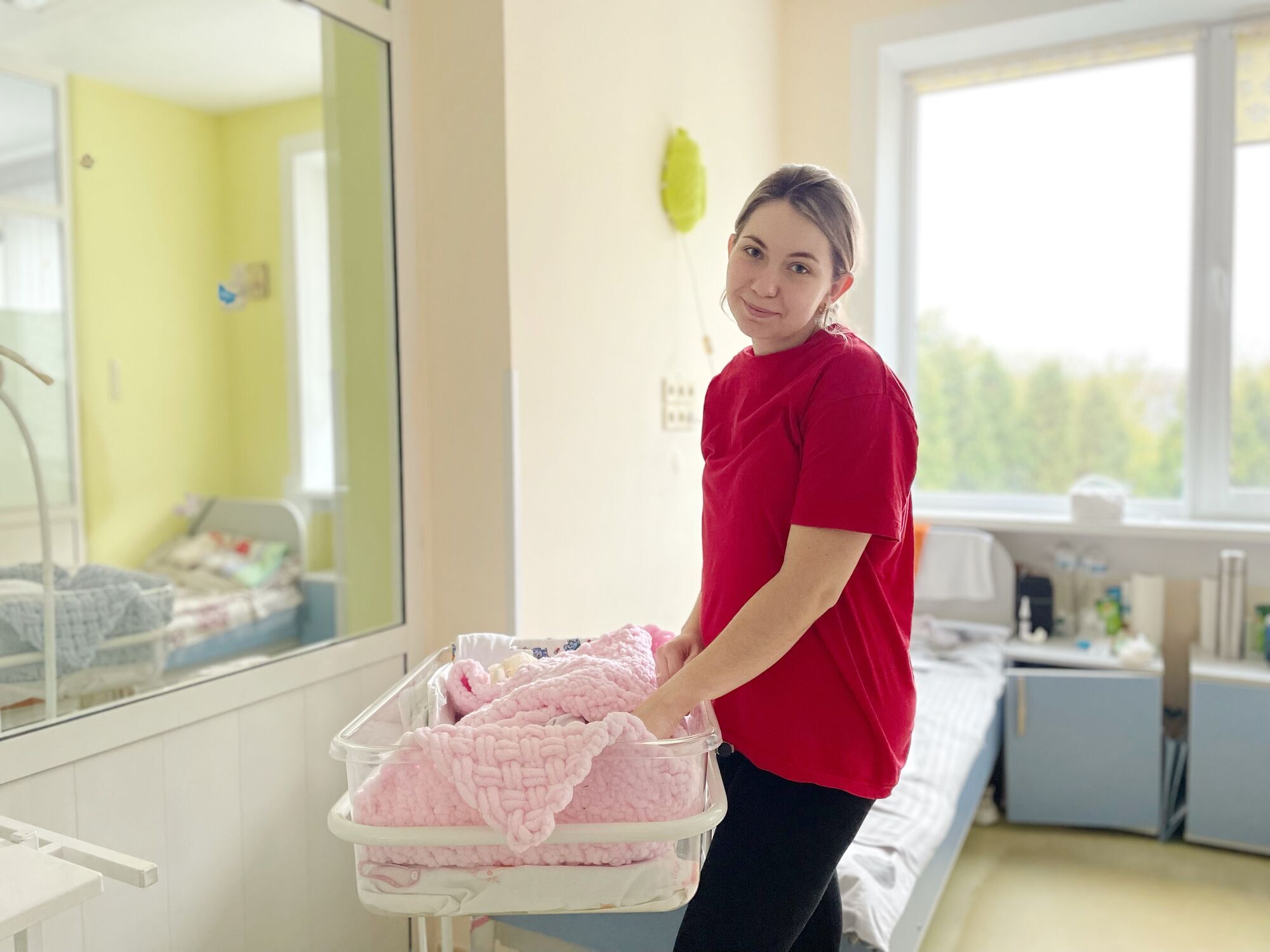 Львівські хірурги врятували немовля, яке народилося із пухлиною вагою в кілограм. Фото 