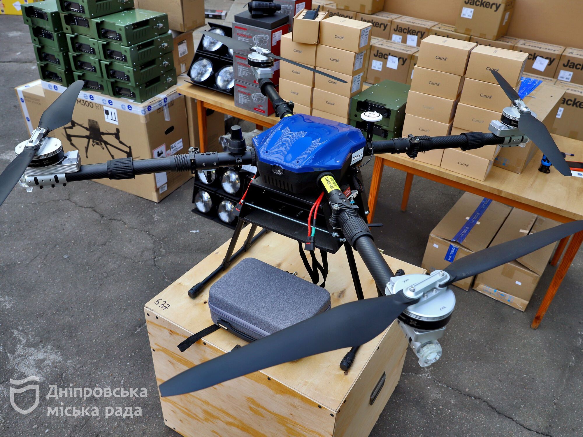 Дроны, рации и зенитные фонари: Днепр доставил на фронт крупную партию техники стоимостью около 27,5 млн грн