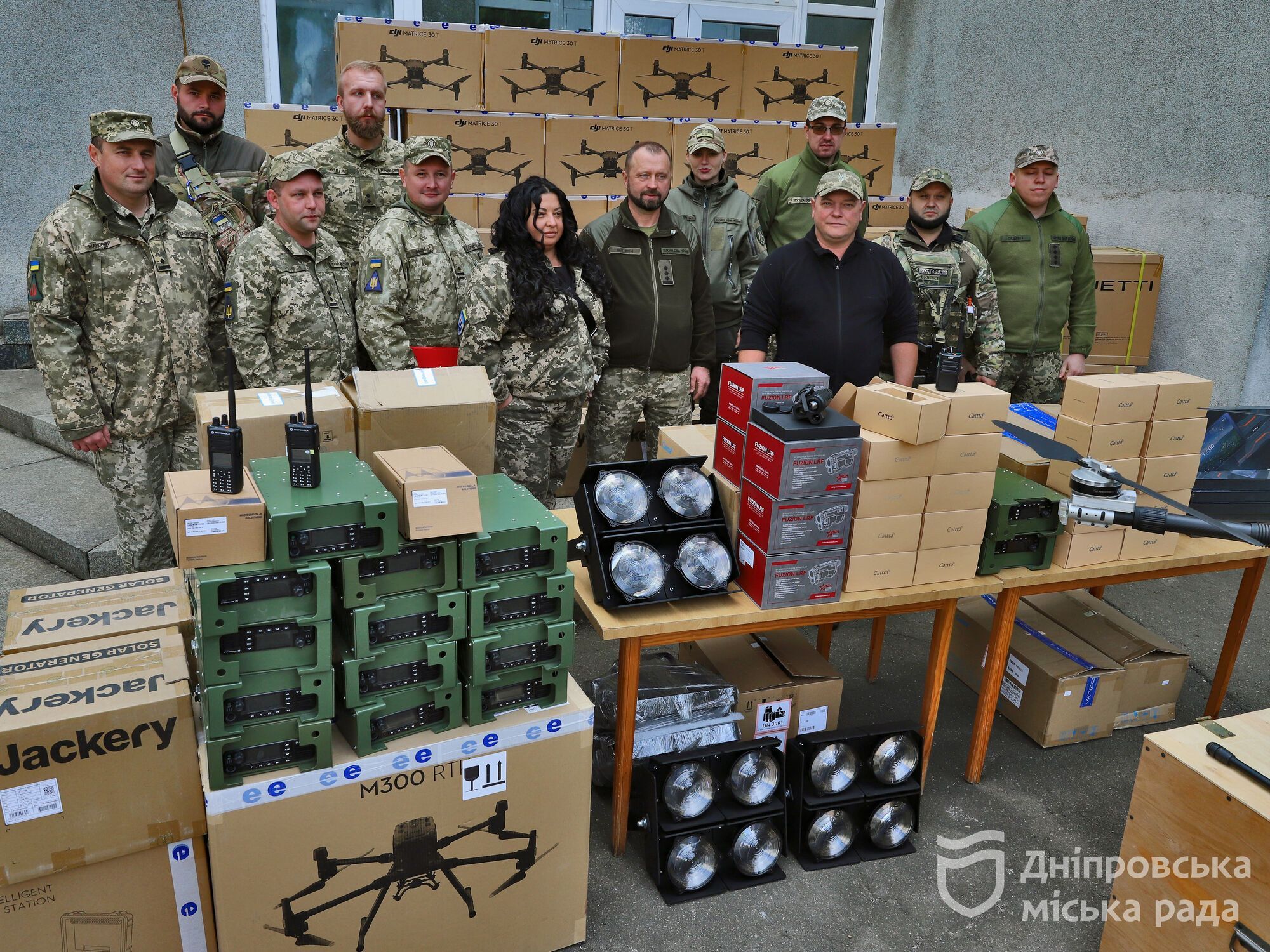Дроны, рации и зенитные фонари: Днепр доставил на фронт крупную партию техники стоимостью около 27,5 млн грн