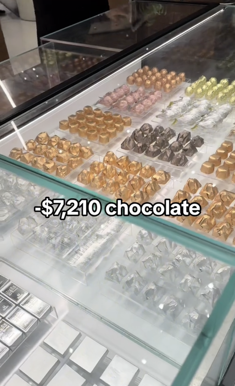 23-річна блогерка з Дубая показала своє розкішне життя за мільйон доларів на тиждень: 7 тисяч йде лише на шоколад