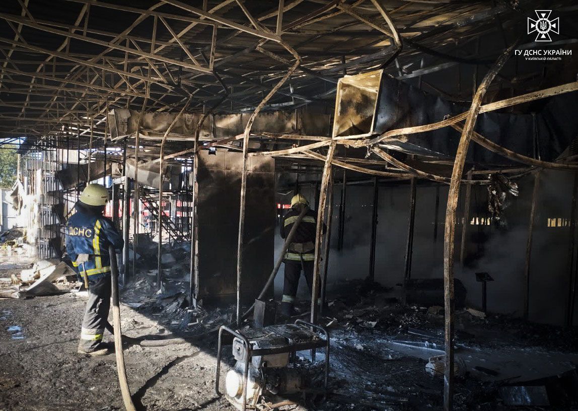 На Київщині сталась масштабна пожежа в будівлі, де вирощували гриби. Фото і подробиці