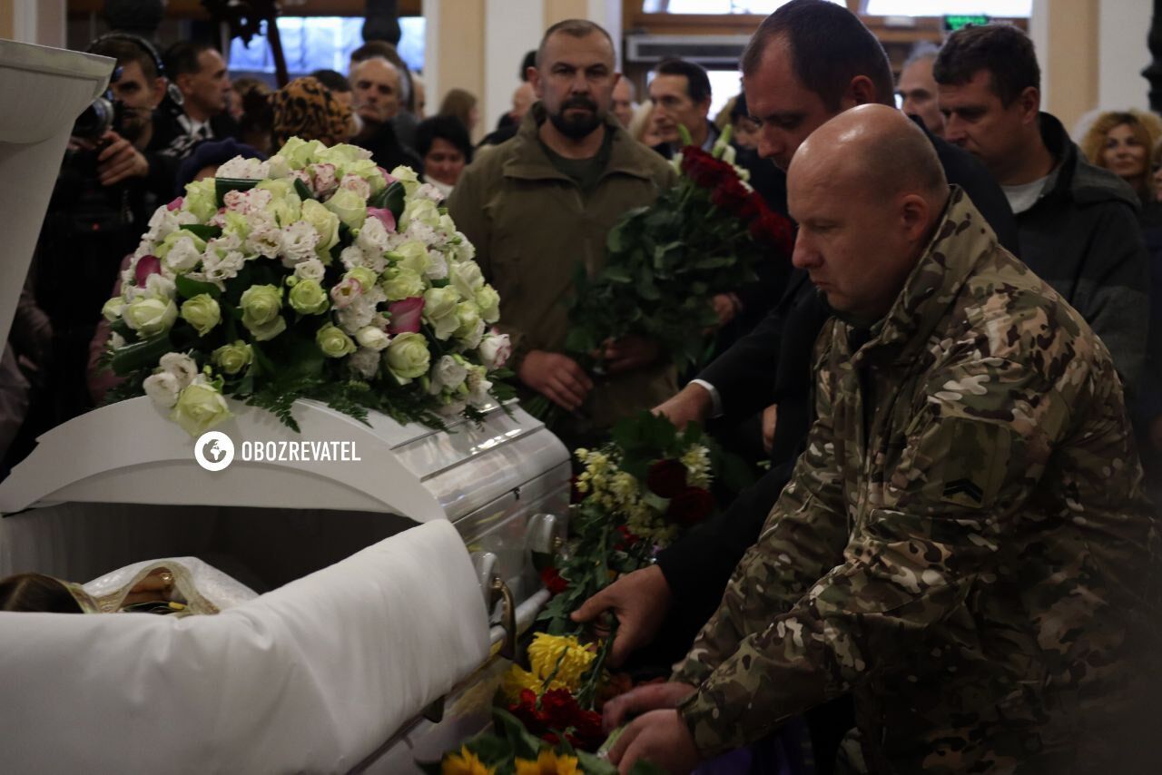 Похороны Нины Матвиенко: попрощаться с легендарной артисткой пришли звезды, военные и политики. Все подробности, фото и видео