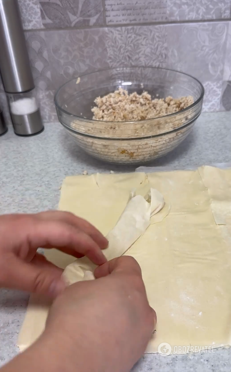 Быстрые пирожки с курицей на обед за 20 минут: тесто замешивать не нужно