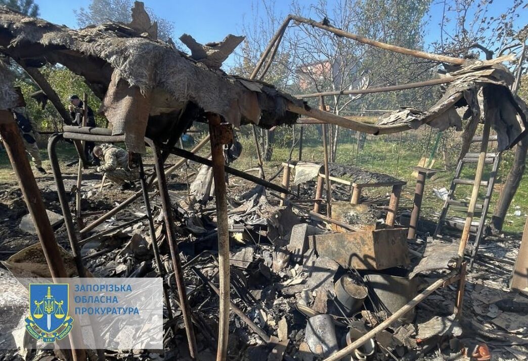 Россияне ударили ракетами по пригороду Запорожья: разрушены дома, есть погибшая. Фото