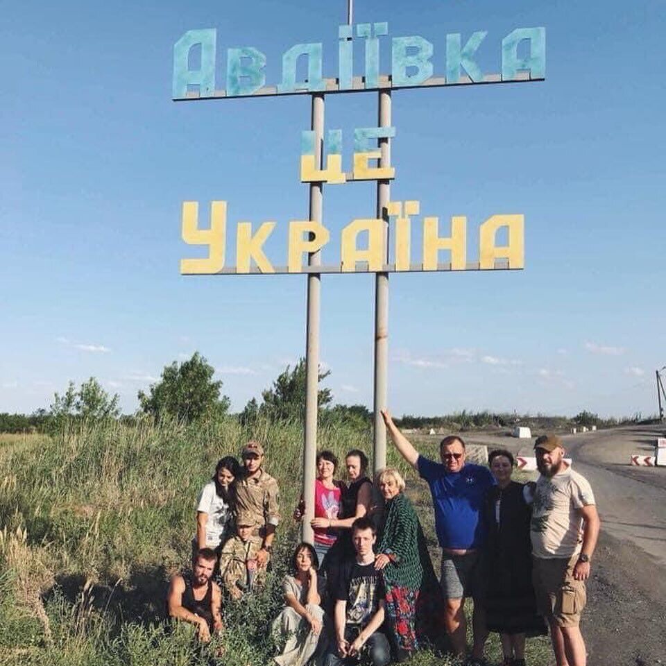 "Мы должны отдать им все, что у нас есть". Ада Роговцева дрожащим голосом рассказала о встрече с воином, потерявшим ногу на фронте