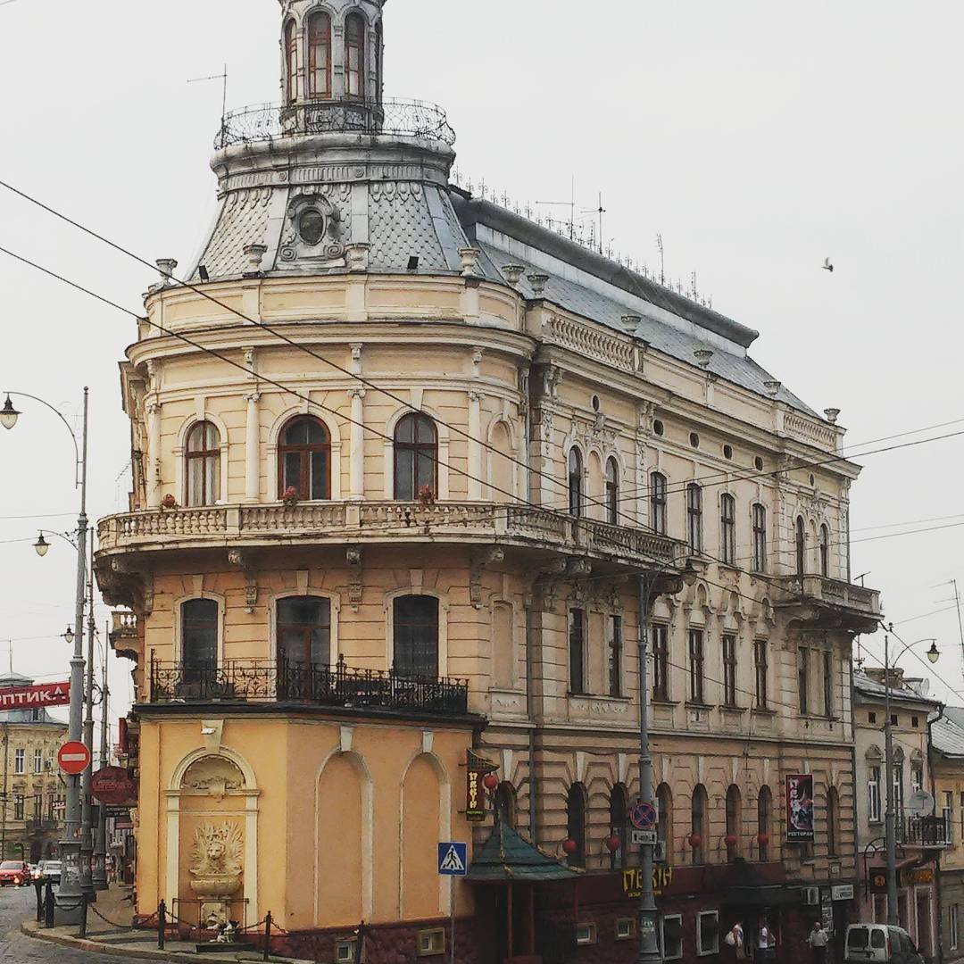 "Українська Прага": чим схожі Чернівці на столицю Чехії
