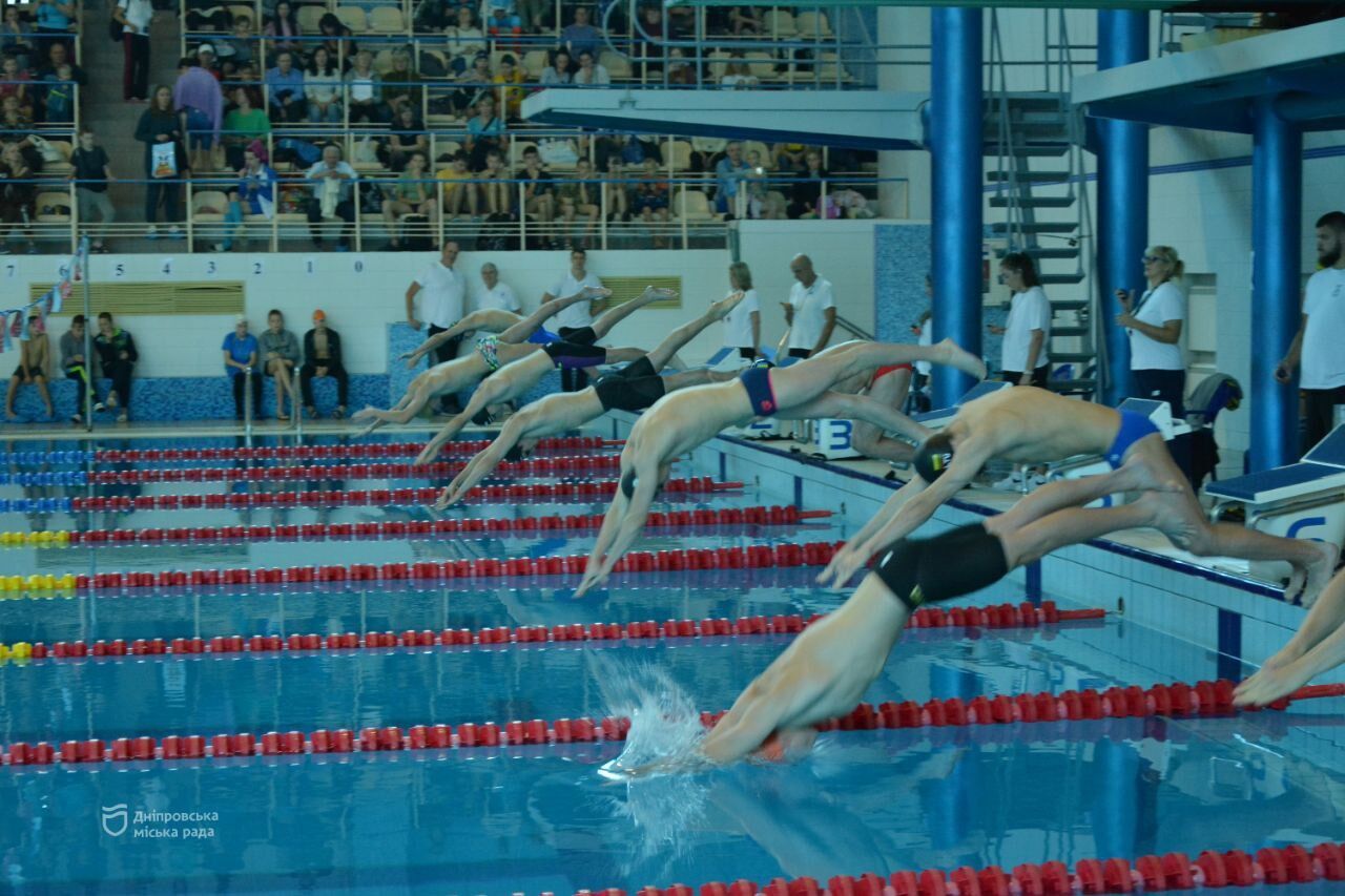 Известные олимпийцы посетили Открытый осенний чемпионат по плаванию в Днепре. Фото