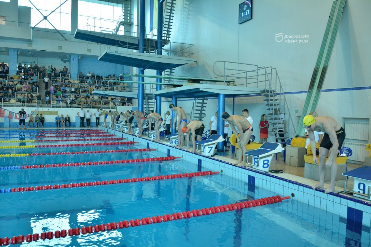 Известные олимпийцы посетили Открытый осенний чемпионат по плаванию в Днепре. Фото