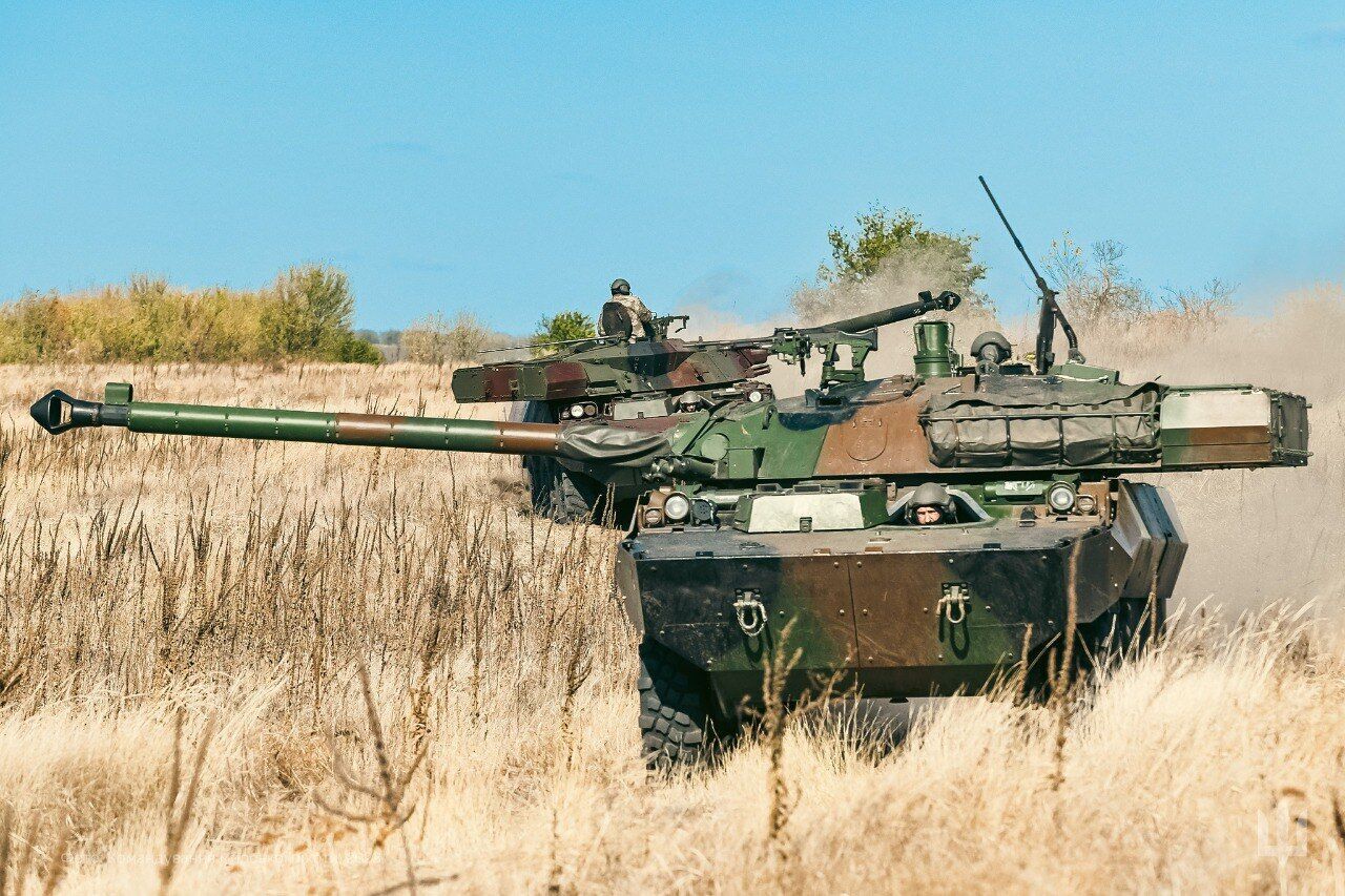 "Нужно выбивать агрессора из Украины": появились фото тренировок морпехов на фрацузских AMX-10 RC
