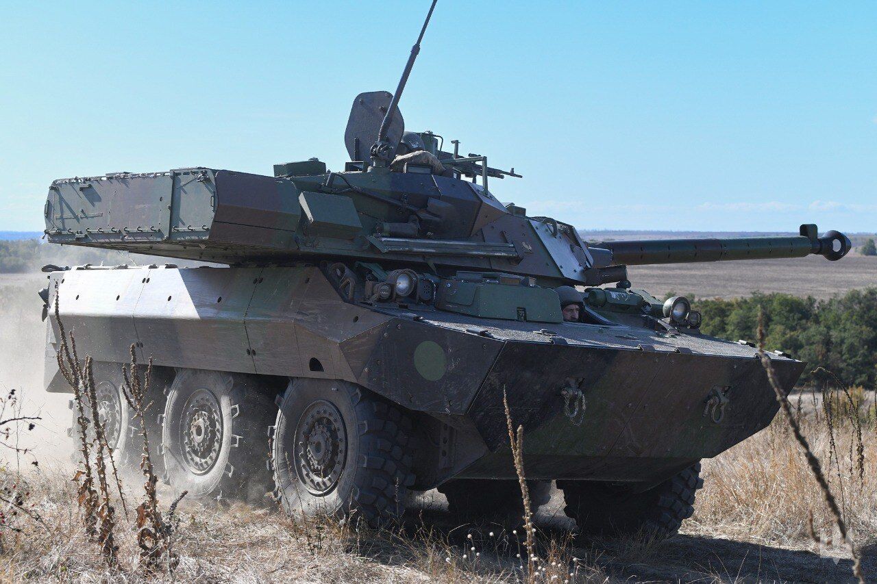"Потрібно вибивати агресора з України": з'явилися фото тренувань морпіхів на фрацузьких AMX-10 RC