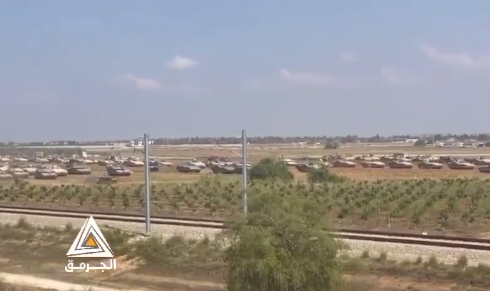 Израиль стягивает военную технику на границу с сектором Газа перед началом наземной операции. Видео