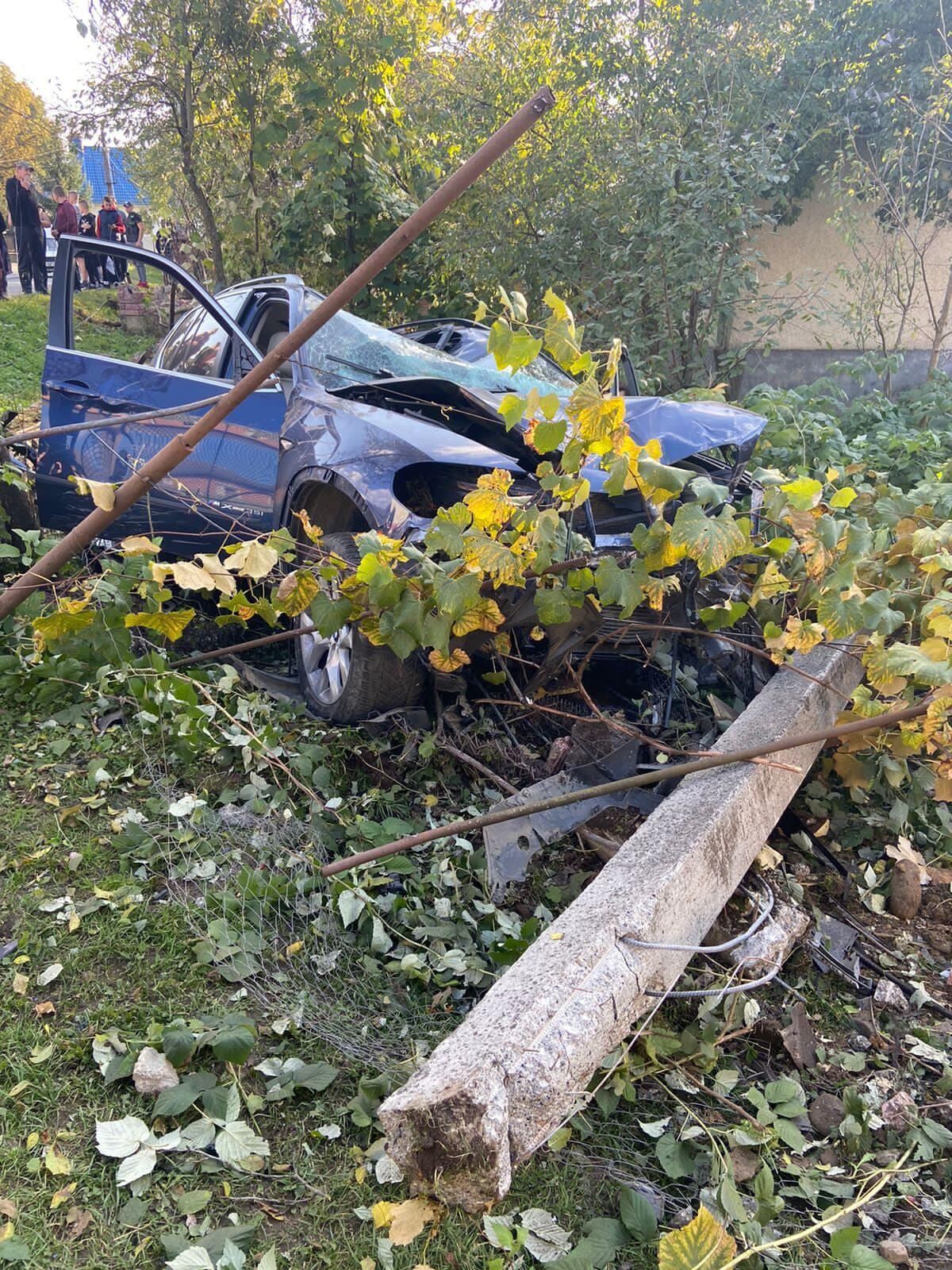 Ребенок погиб на месте: на Закарпатье пьяный водитель BMW вылетел на обочину и сбил шестилетнюю девочку. Фото