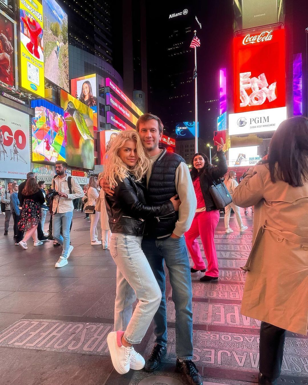 Дмитрий Ступка в Америке показал свежее фото с возлюбленной-певицей: как выглядит новая пассия скандального актера