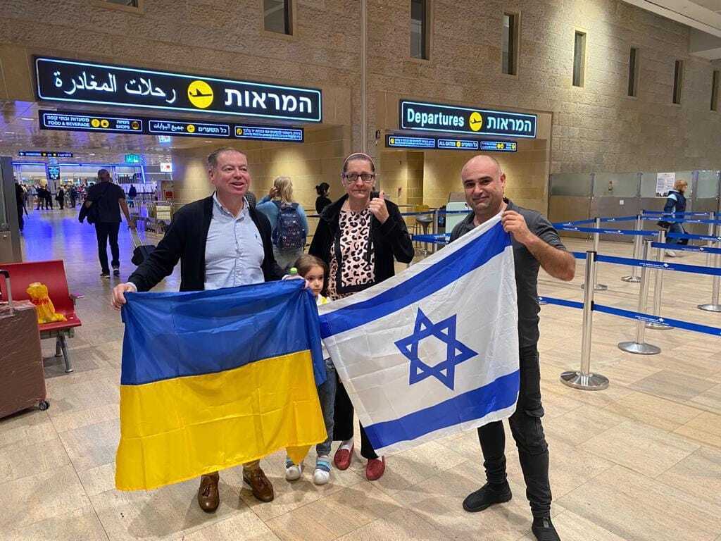 З Ізраїлю вилетів другий евакуаційний рейс зі 155 українцями на борту