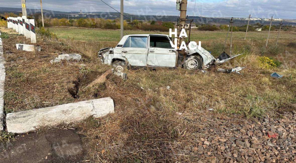 На Дніпропетровщині авто потрапило під потяг: водійка заявила, що її засліпило сонце. Фото