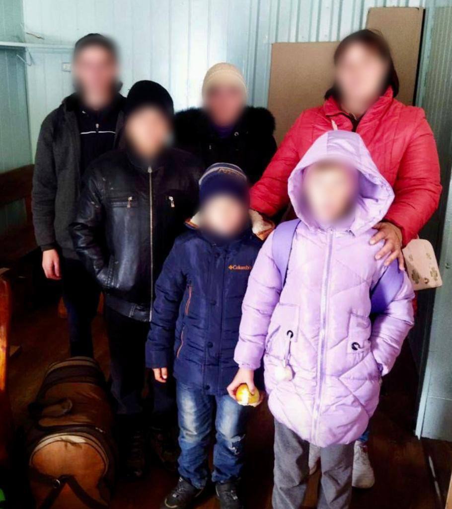 "Найбільше щастя – коли родина разом":  Україна повернула на підконтрольну територію ще трьох дітей. Фото 