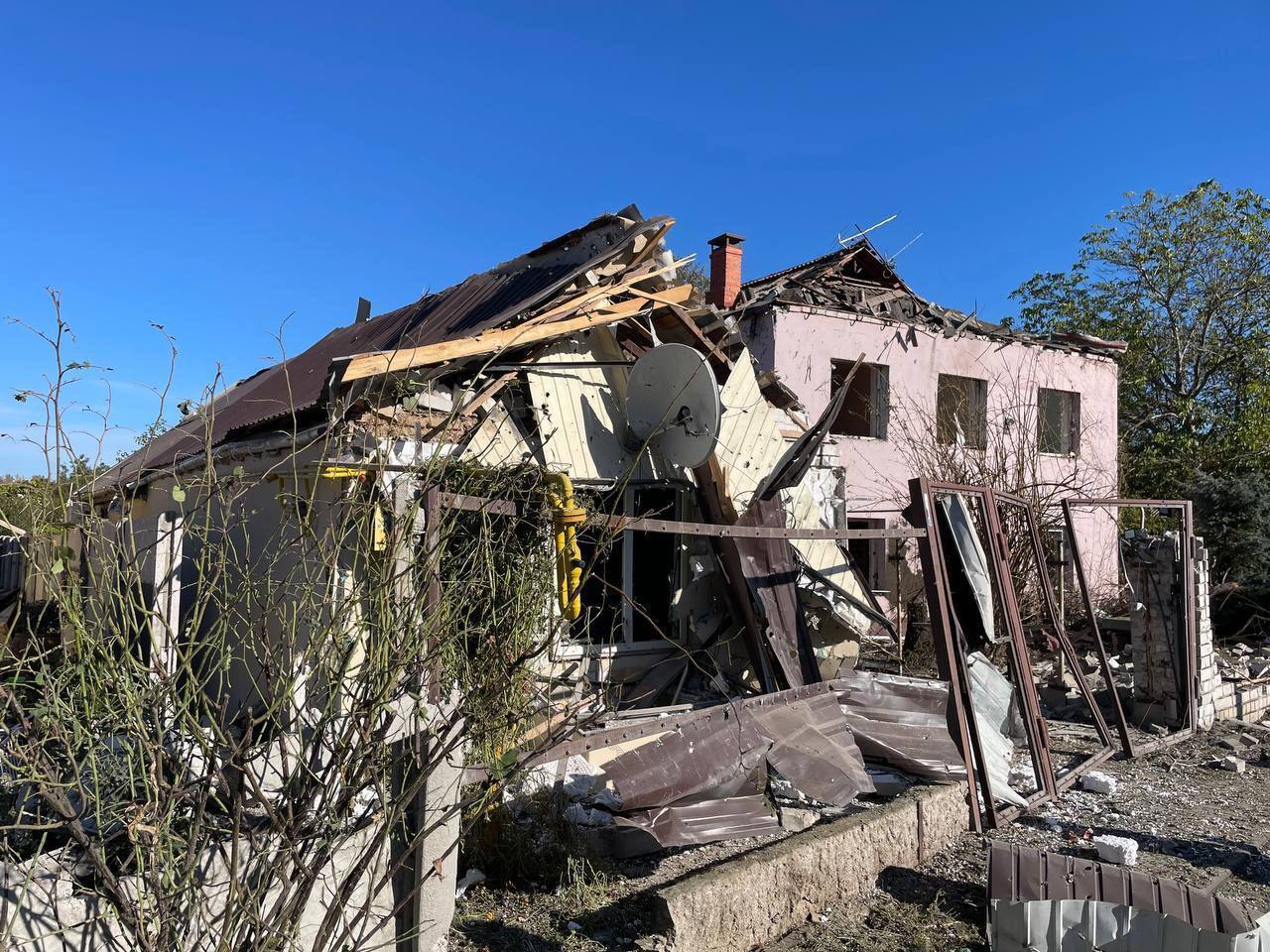 Разрушенные дома и обломки везде: появилось видео с места прилета по жилому сектору на Днепропетровщине