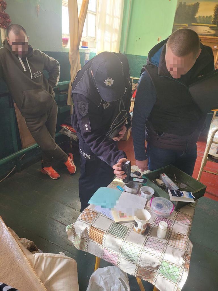 У Києві судитимуть "військових", які, перебуваючи у СІЗО, продавали неіснуючі генератори. Фото