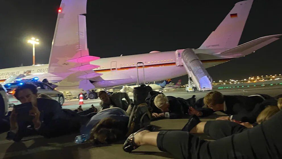 Во время вылета из Израиля Шольца застала воздушная тревога: как отреагировал канцлер ФРГ. Фото и видео