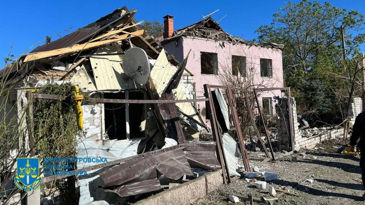 Окупанти завдали удару по Дніпропетровщині: є приліт у приватний сектор, загинула жінка. Фото і відео