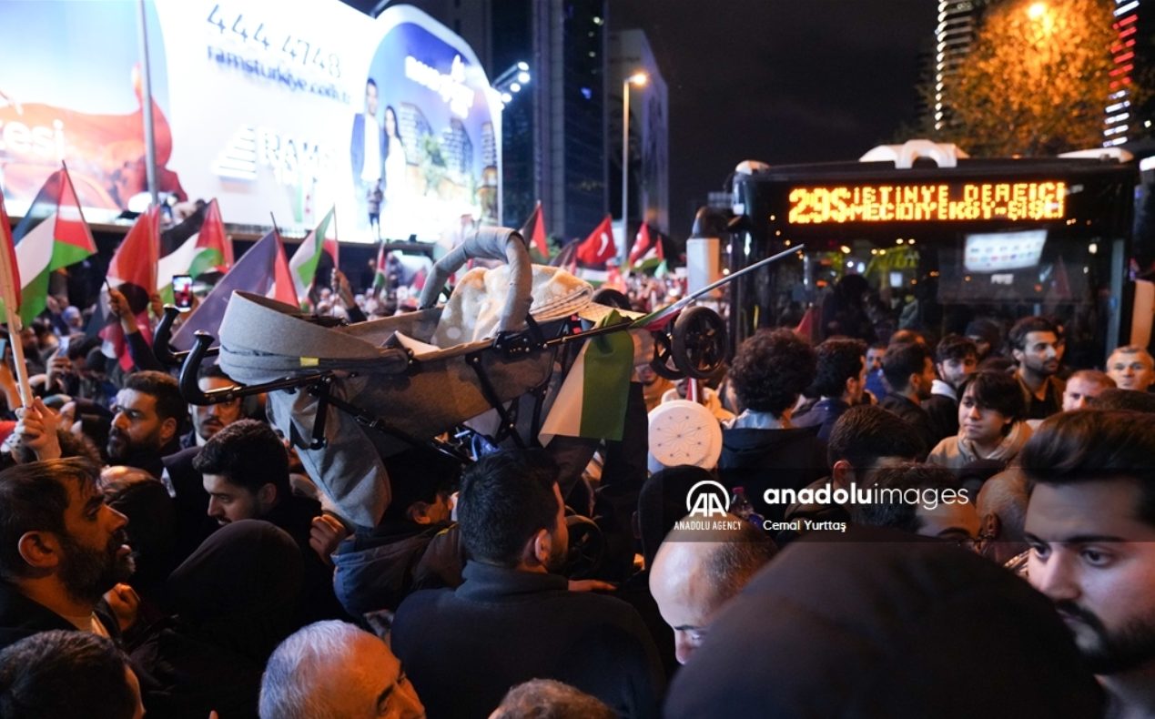 У Стамбулі демонстранти атакували посольство Ізраїлю, сталися зіткнення з поліцією. Фото і відео