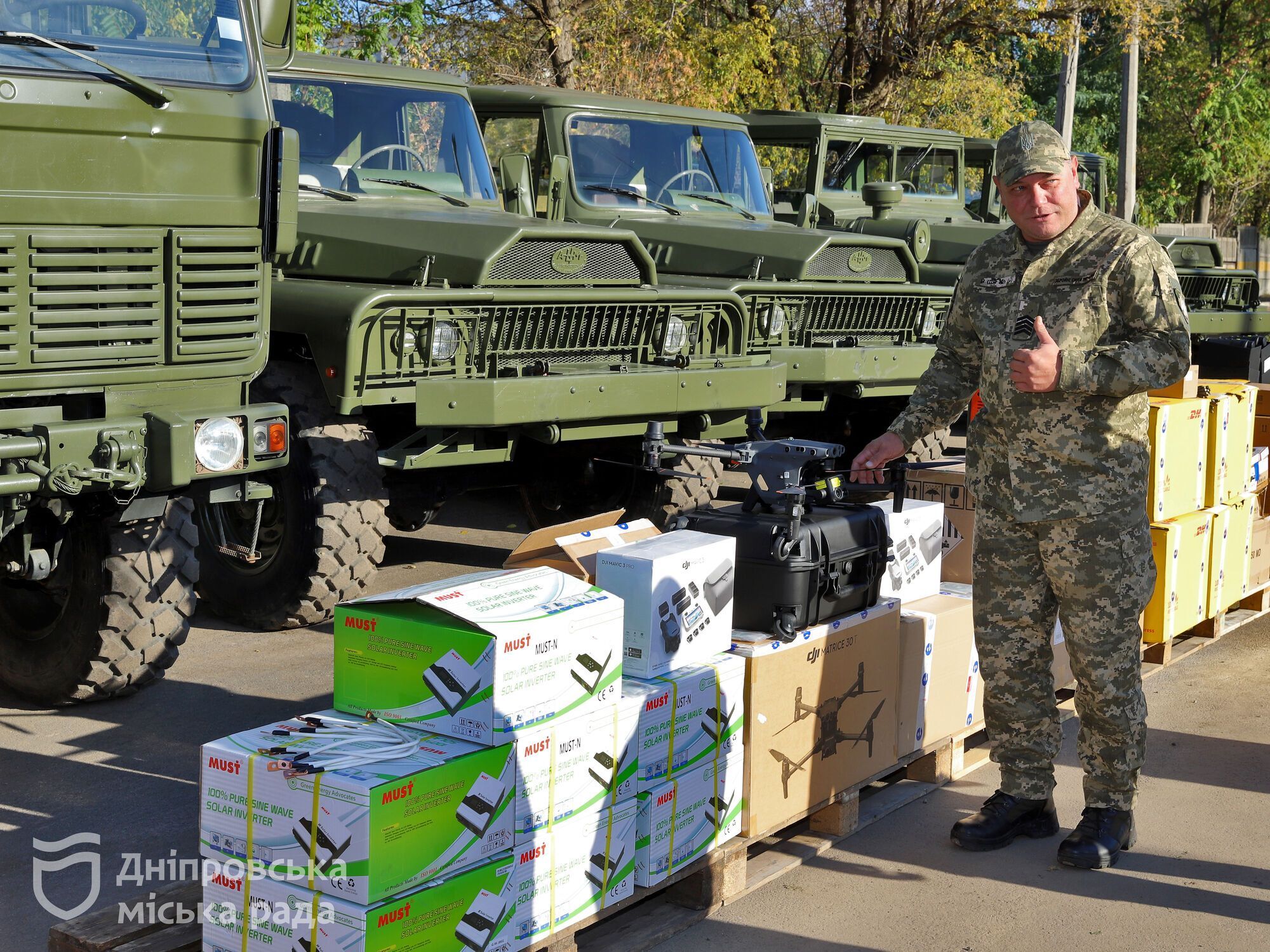 "Те, що вкрай необхідно": Дніпро передав військовим чергову партію техніки на майже 25 млн грн