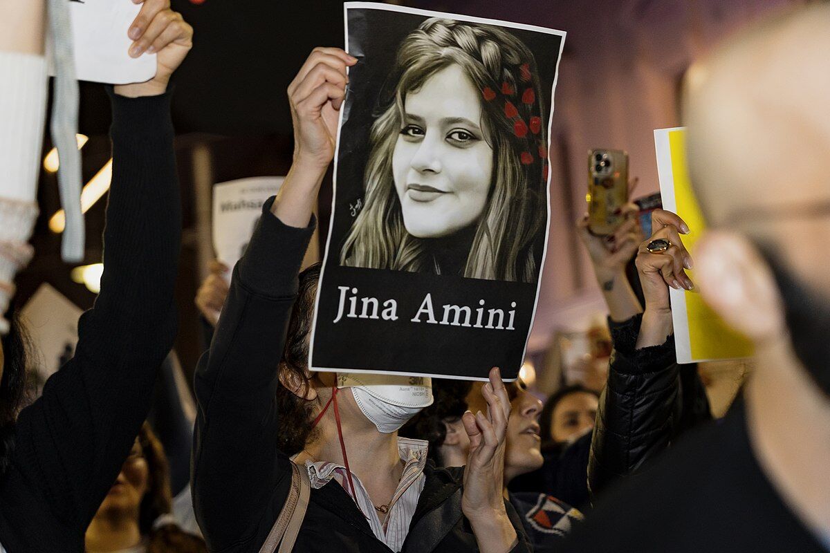 Джина Махса Амини умерла 16 сентября 2022 года в Тегеране
