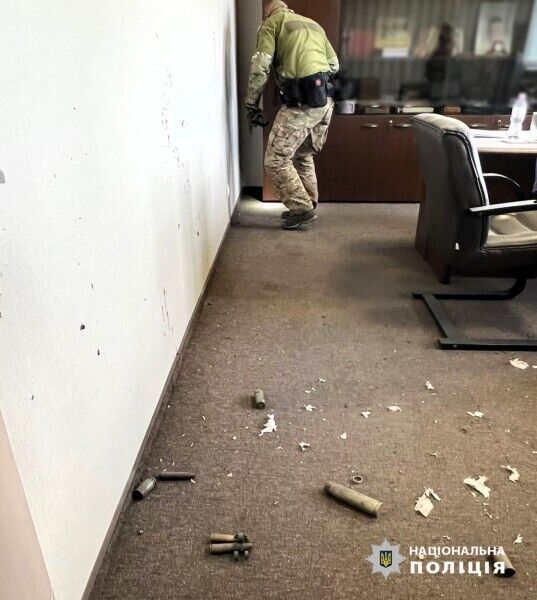 В Одессе в офисе торговой сети произошел взрыв: пострадали два человека. Фото