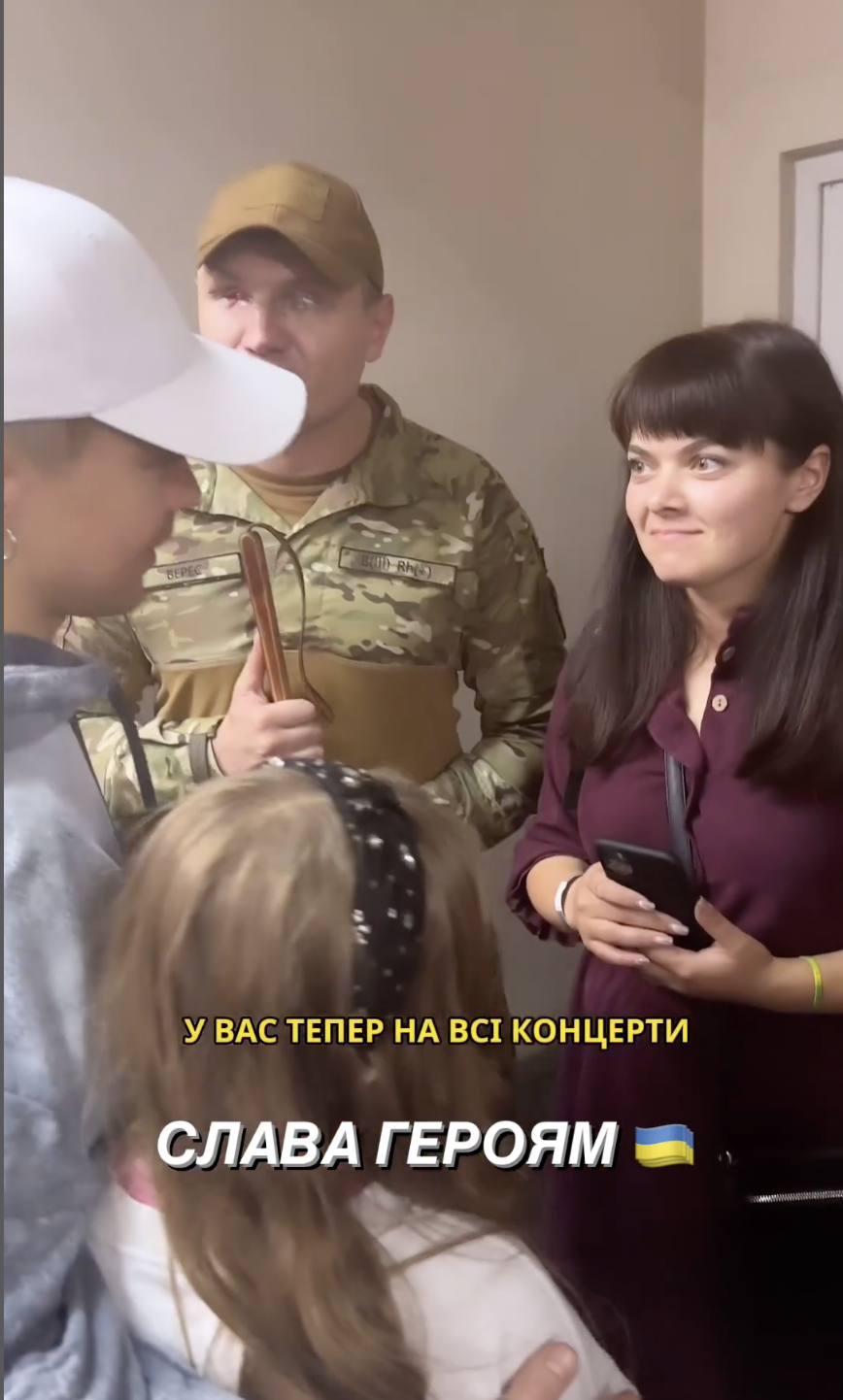 Розмова Пивоварова з військовим ЗСУ, який втратив очі на війні, довела мережу до сліз. Відео