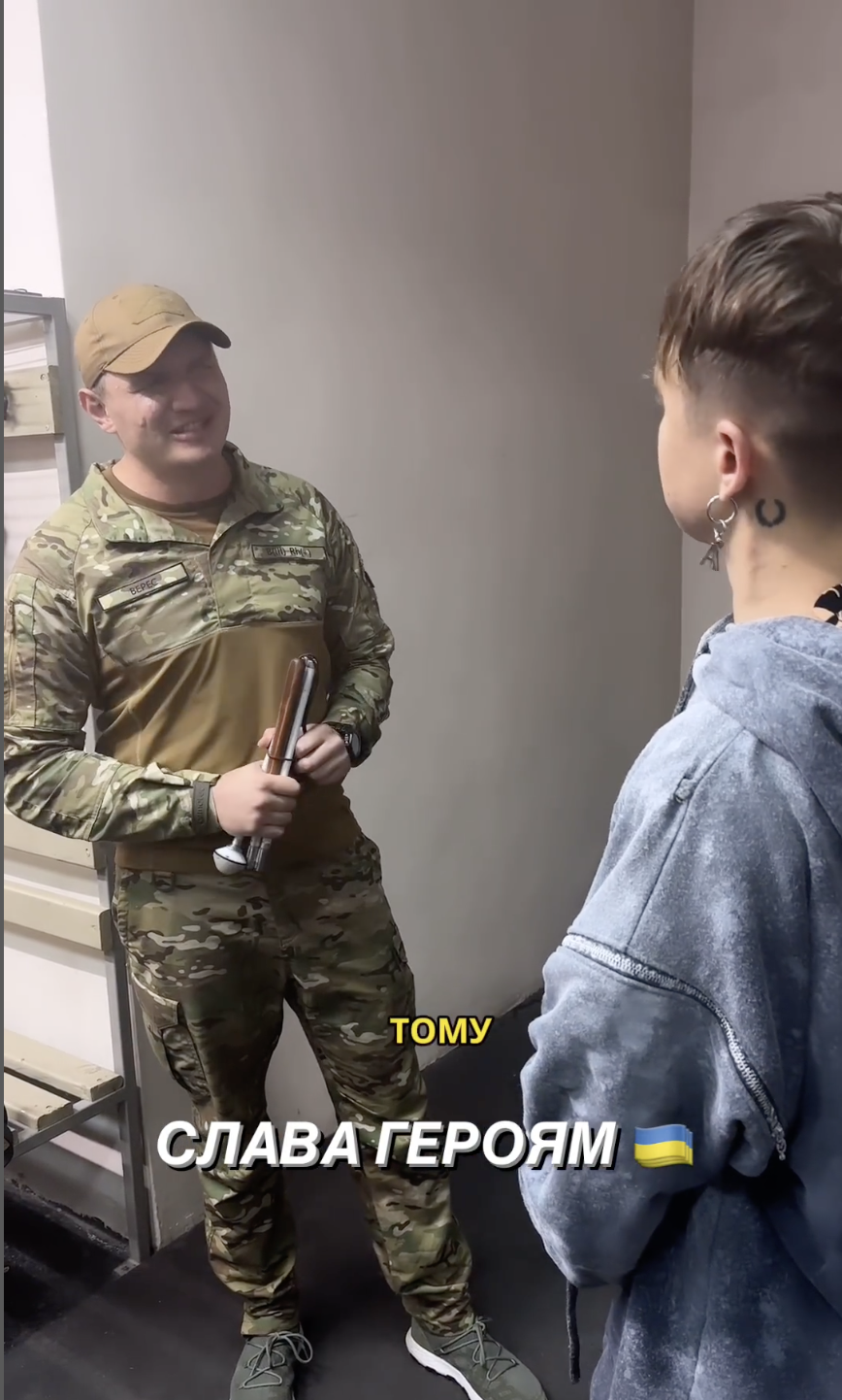 Розмова Пивоварова з військовим ЗСУ, який втратив очі на війні, довела мережу до сліз. Відео