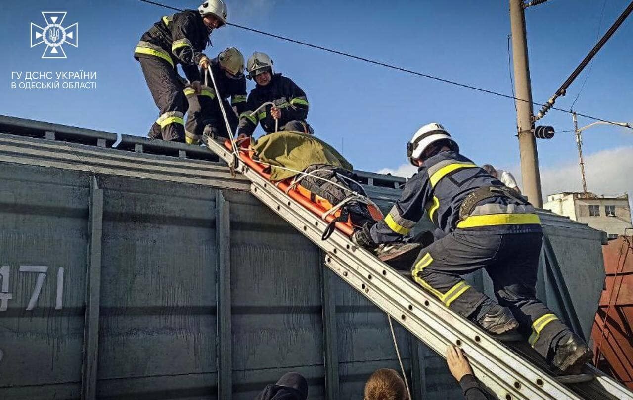 На Одещині від удару струмом загинув підліток, який заліз на вантажний вагон: постраждало ще двоє