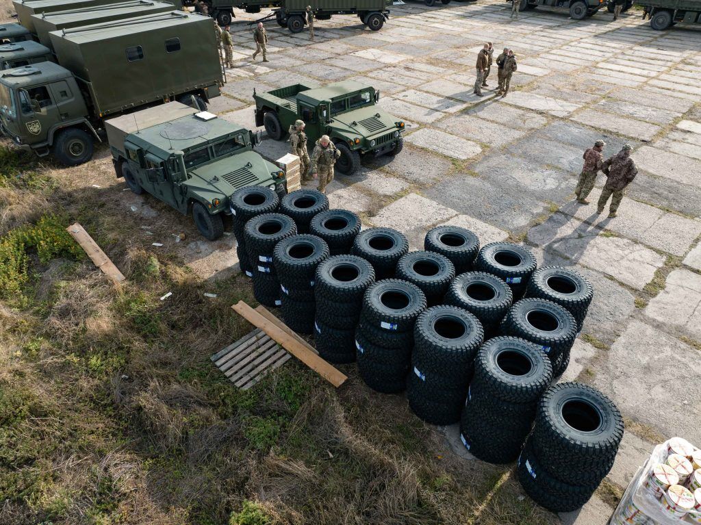 Порошенко в Донецкой области проверил на скорость "Хамви" и поблагодарил бойцов за рекорд по утилизации врага
