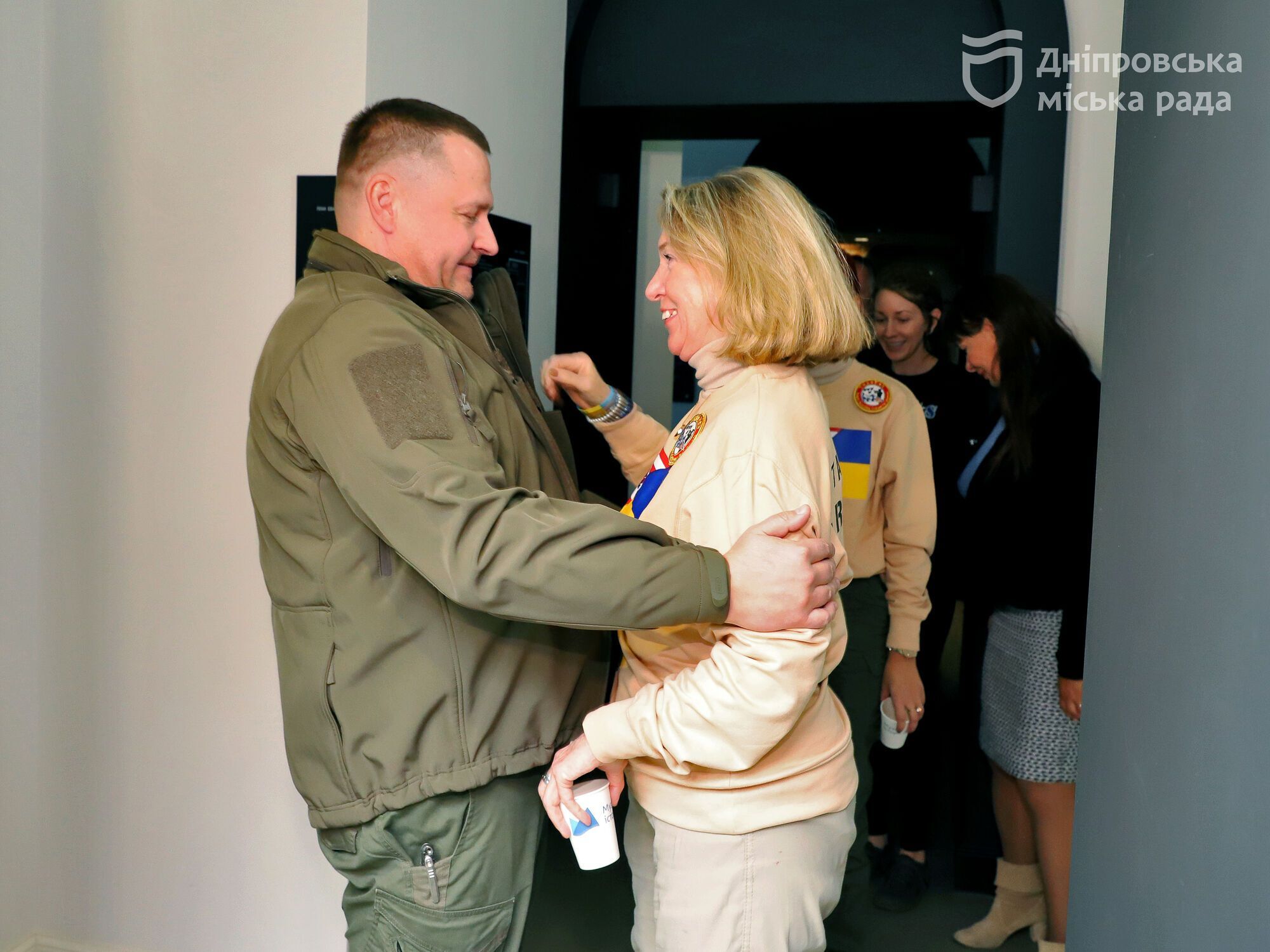 Мэр Днепра Филатов и президент TAPS Кэрролл обсудили усиление работы единого украинского офиса организации, помогающего семьям погибших воинов со всей страны