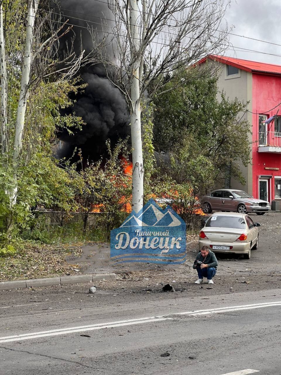 У центрі Донецька пролунав гучний вибух: на місці валить дим стовпом. Відео і фото