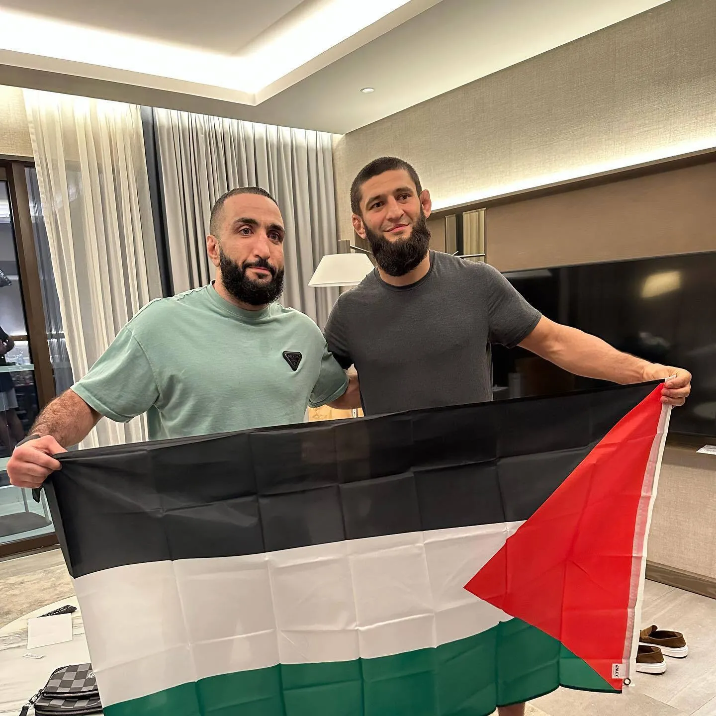 Непобедимый чеченский чемпион UFC напал на ветерана ВВС США в аэропорту Дубая