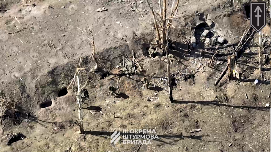Украинские штурмовики выкурили оккупантов из опорника под Бахмутом. Видео с БПЛА