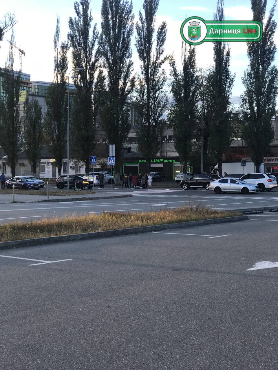 В Киеве автомобиль сбил ребенка на пешеходном переходе: первые подробности
