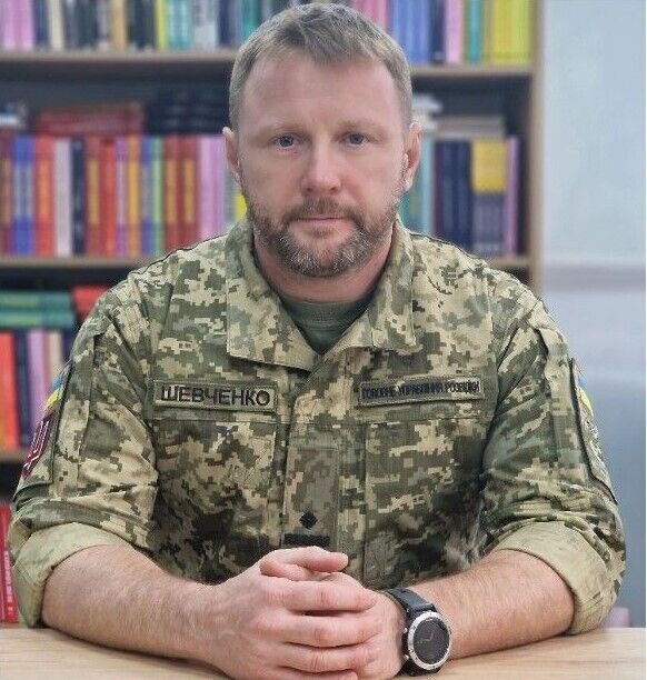 На книжковому ярмарку у Німеччині презентували книгу про ГУР "Воєнна розвідка України. У небі, на морі, на землі". Фото