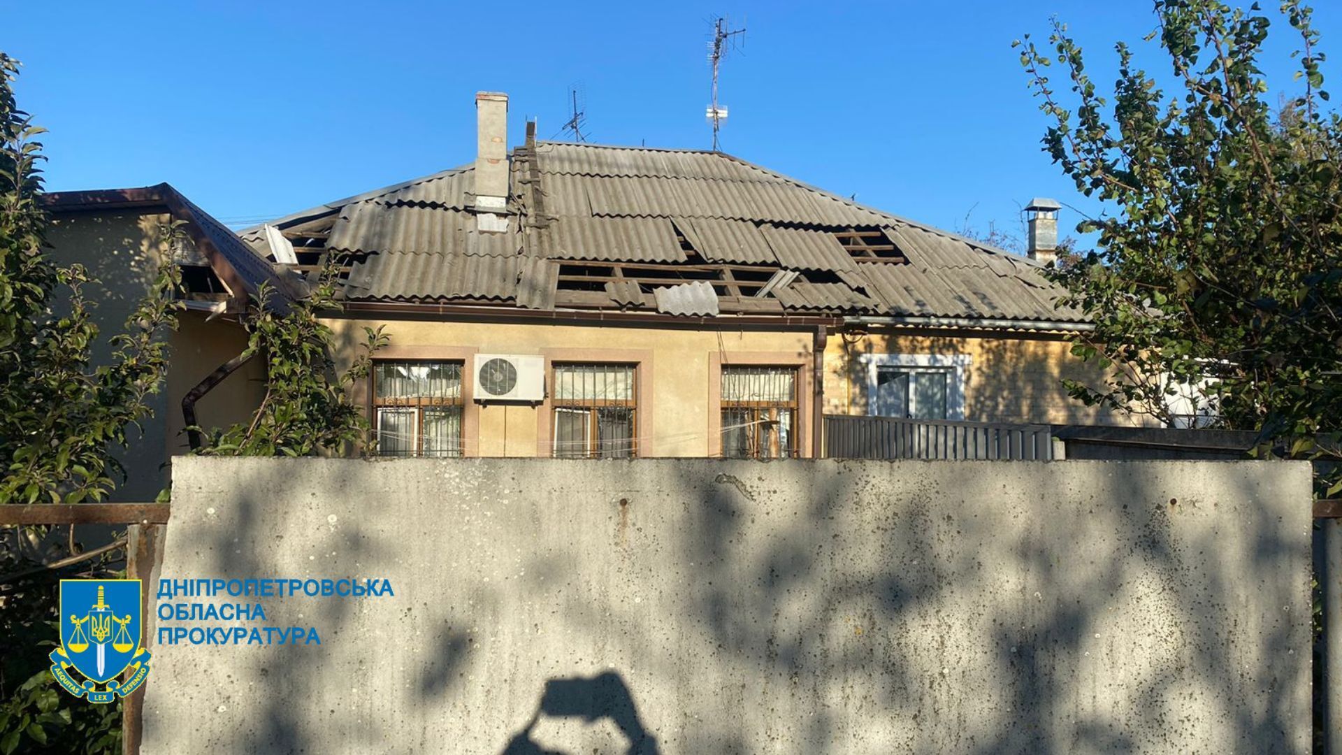 Оккупанты устроили утром атаку на Днепропетровщину: поврежден инфраструктурный объект и частные дома. Фото